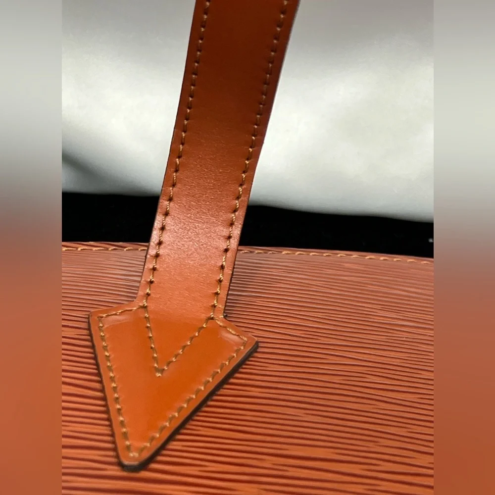 Louis Vuitton
Epi Leather Saint Jacques GM Vintage  SOLD - Picture 3 of 15